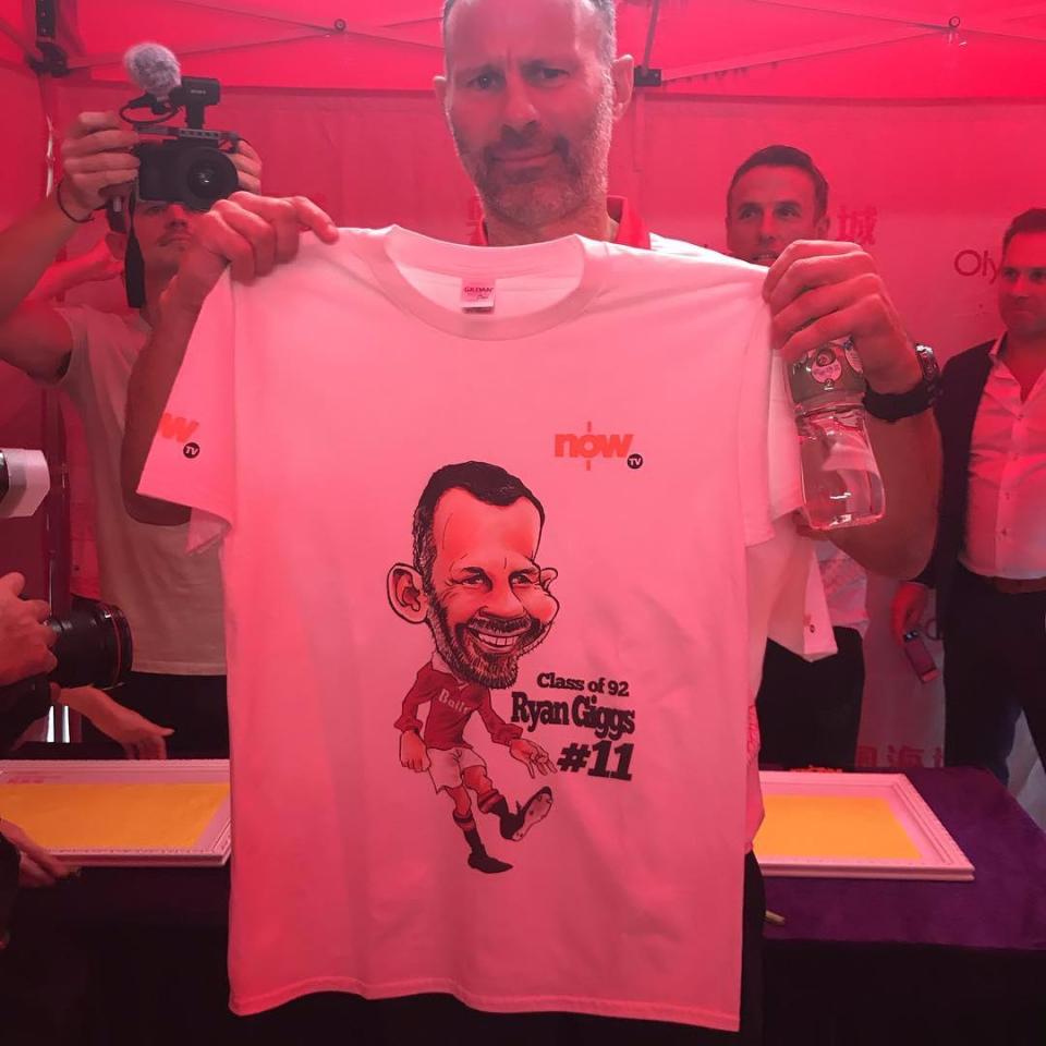  Ryan Giggs didn't seem to be too impressed with picture on his T-shirt