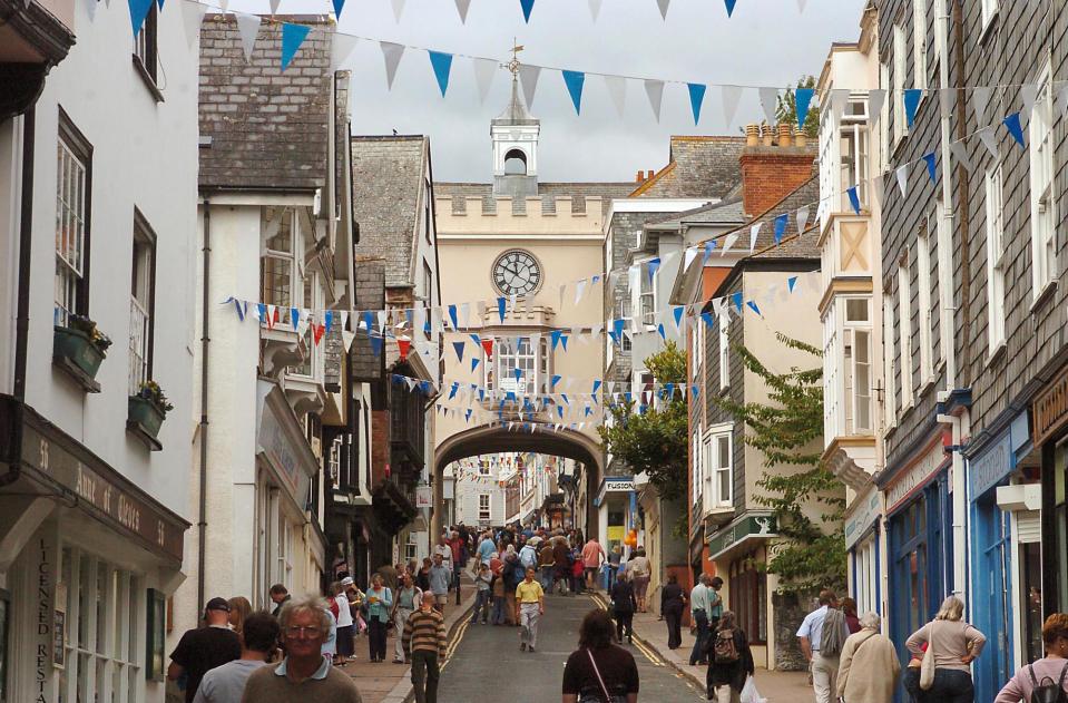  Historic Devon town has been targeted by tourist beggars who aggressively harass and threaten shoppers