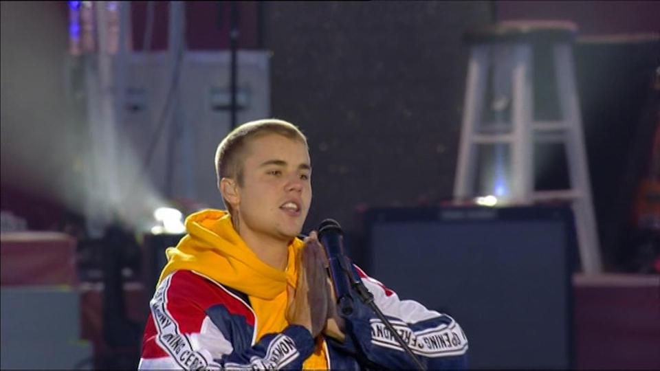  Justin Bieber wept as he paid an emotional tribute to the Manchester attack victims