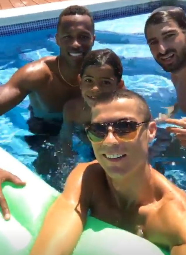  Ronaldo enjoying the sun and pool with his son and friends