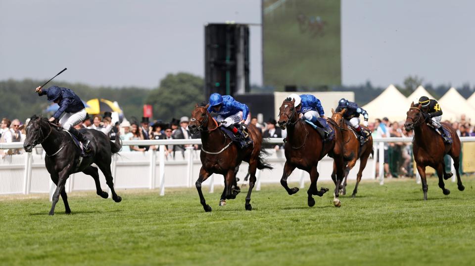  Caravaggio (left) pulls out more to win the Commonwealth