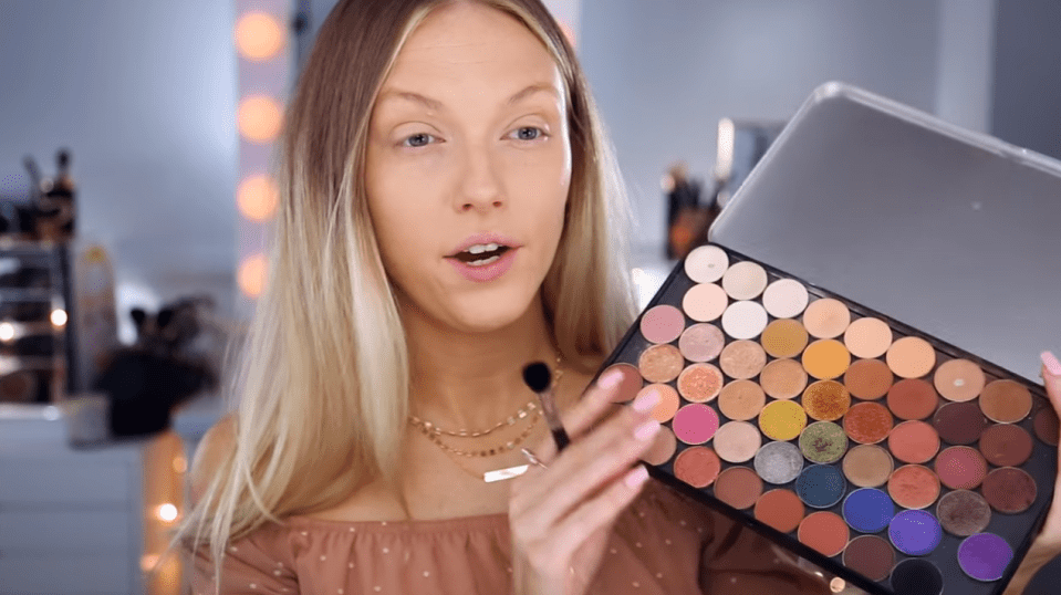  The beauty vlogger then moved on to her eyes, applying a creamy base colour