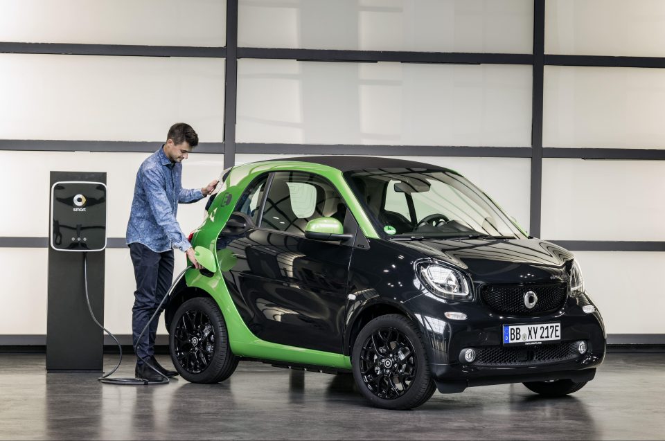  Smart ForTwo has a 100-mile range and claims 2.5 hour charge time