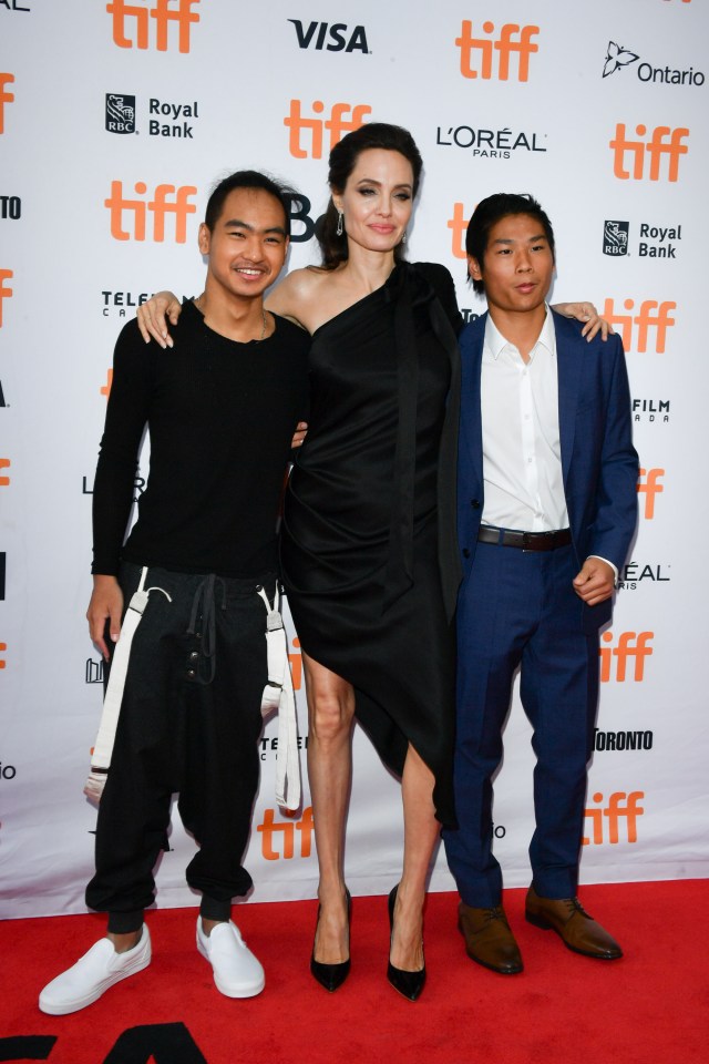  Angelina Jolie pictured with her sons Maddoz and Pax