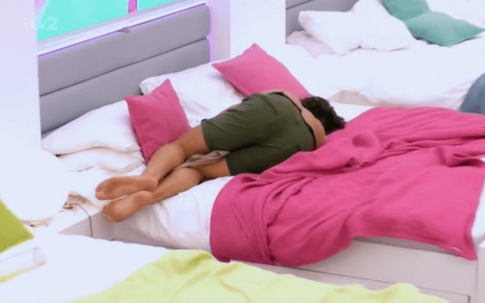 The ‘extra’ contestant curls up in a ball