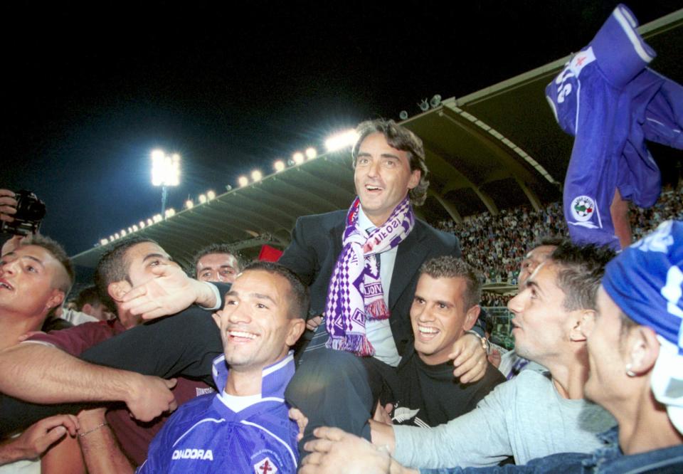  Roberto Mancini is the hero after Fiorentina win Coppa Italia in 2001