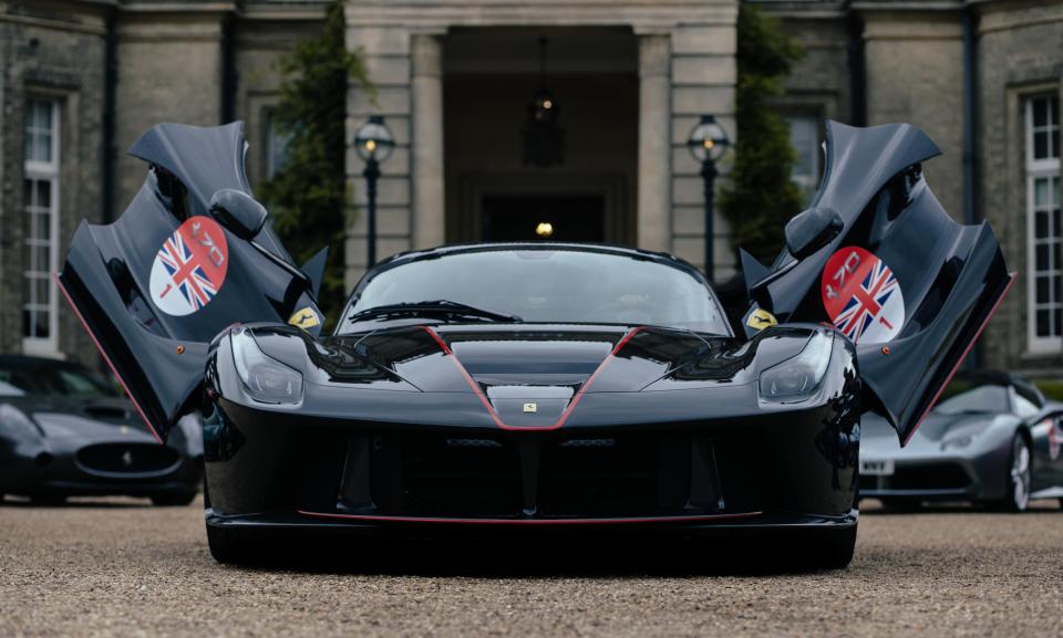  Scissor doors make LaFerrari Aperta stand out