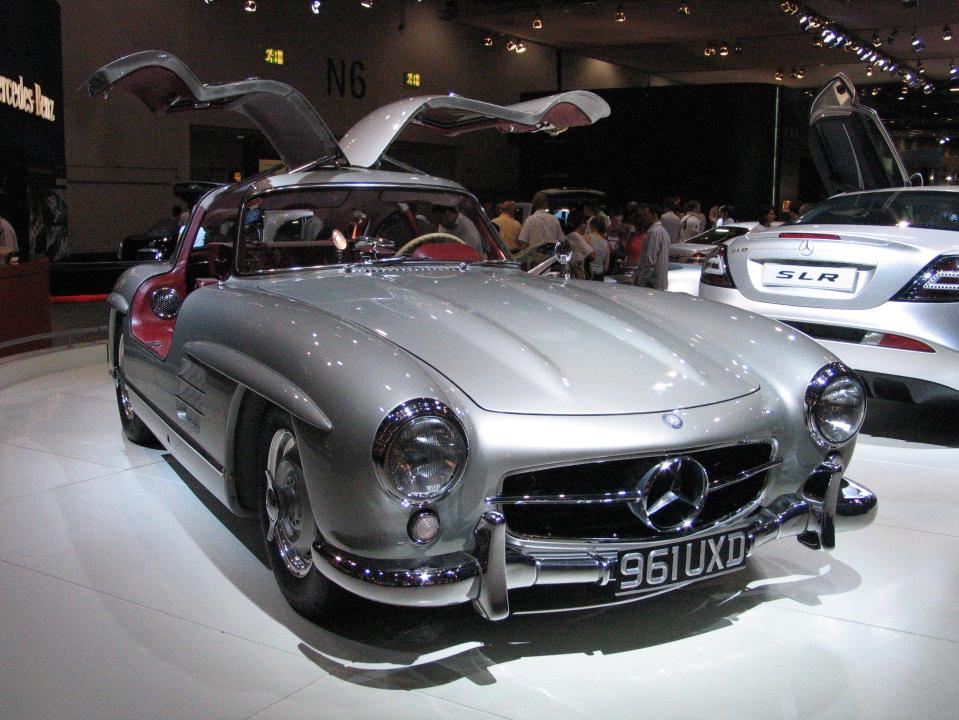  The Mercedes 300 SL Gullwing was one of the very first supercars