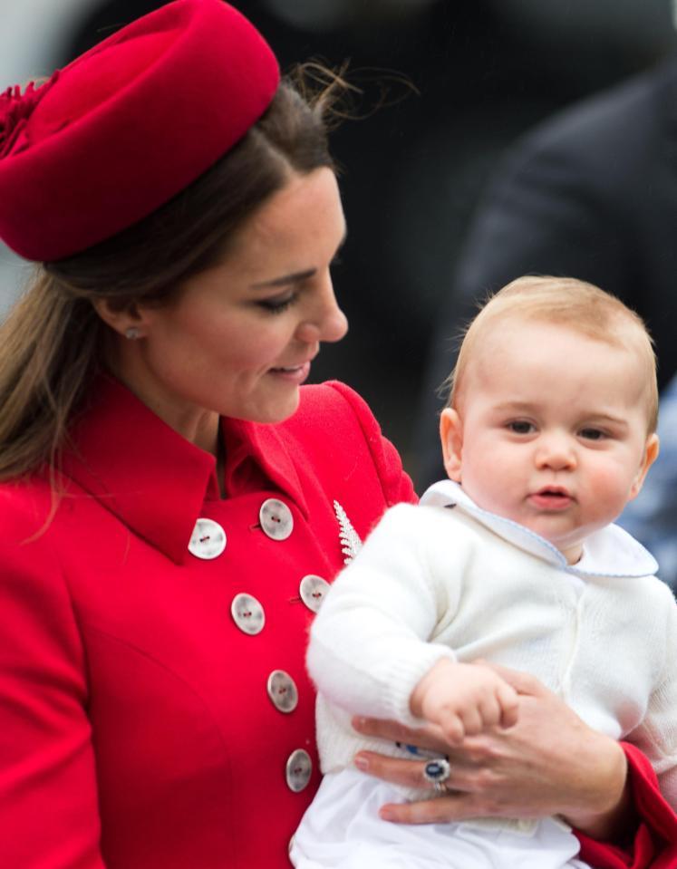  Getting cuddles with mum Kate Middleton