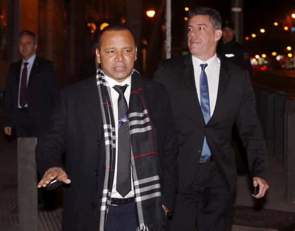  Neymar's dad is reportedly meeting with PSG sporting director this week