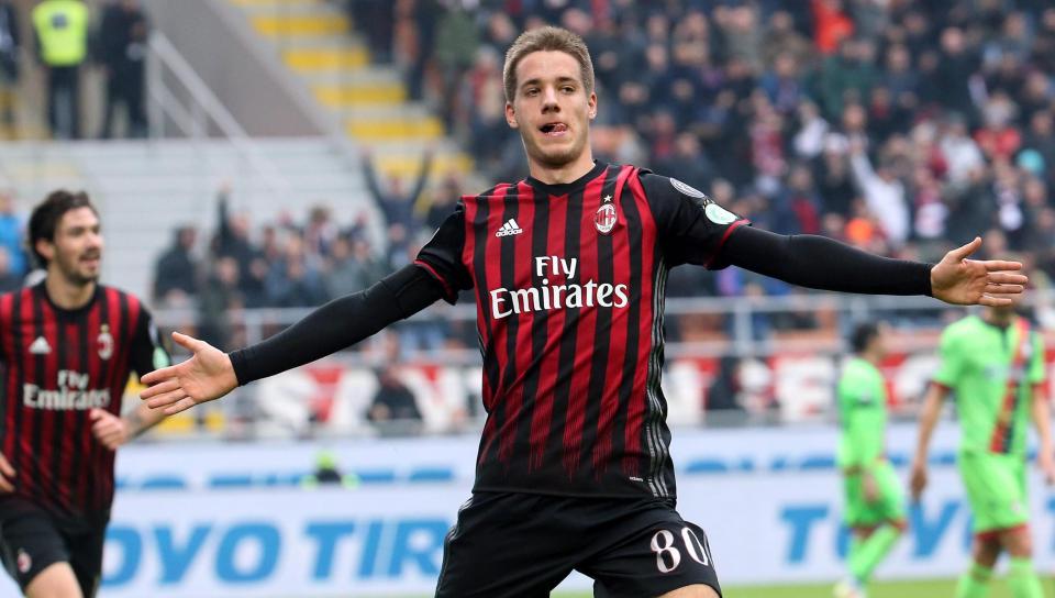  Chelsea midfielder Mario Pasalic is set to sign a new contract