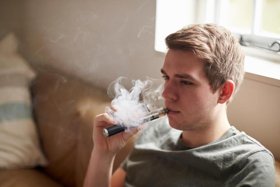  E-cigarette smokers are nearly twice as likely to quit smoking for at least three months compared to fag smokers