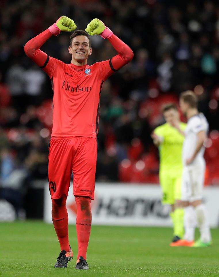  Lovre Kalinic is a Croatian goalkeeper who currently plays for Gent in Belgium