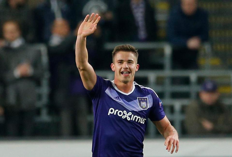  Leander Dendoncker celebrates scoring against Manchester United at home