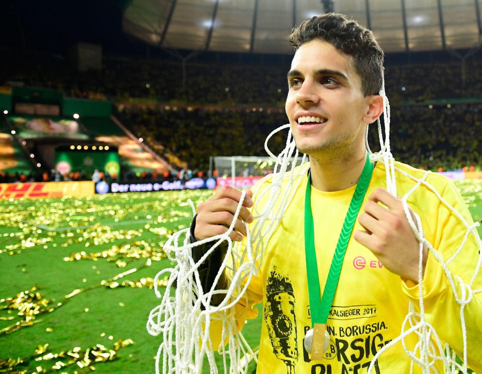  Marc Bartra celebrates as Borussia Dortmund win German Cup final