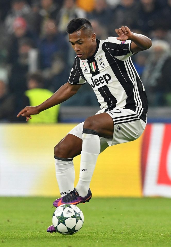  Alex Sandro is now thought to be a target for PSG as well as Chelsea