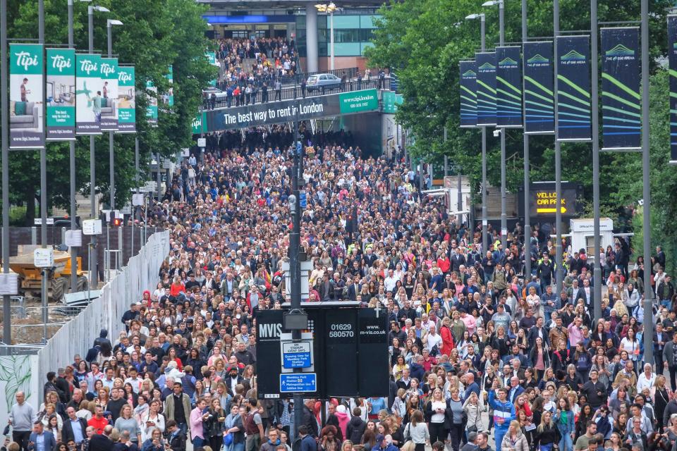  The concerts held at Wembley were the biggest in the stadium's history with 98,000 fans attending each night