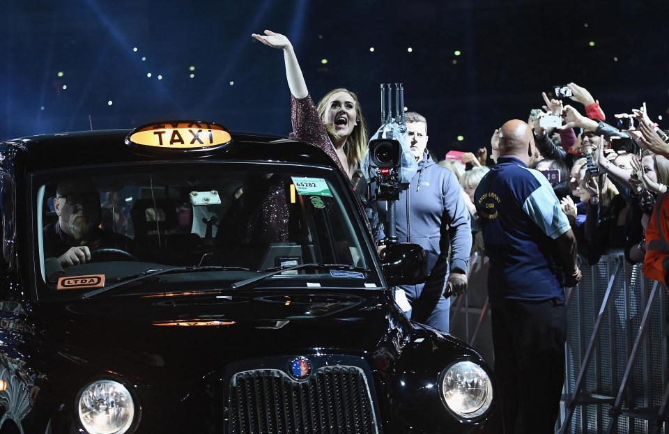 The star made her entrance in the stadium in a black cab