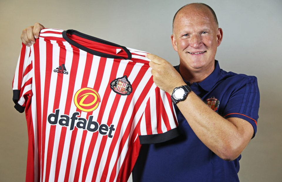  Simon Grayson signed a three year deal with Sunderland