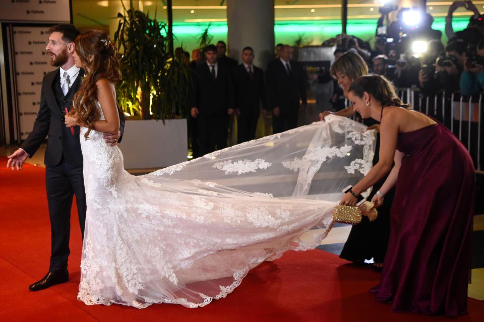  Antonella's stunning dress is revealed in front of the cameras after the ceremony