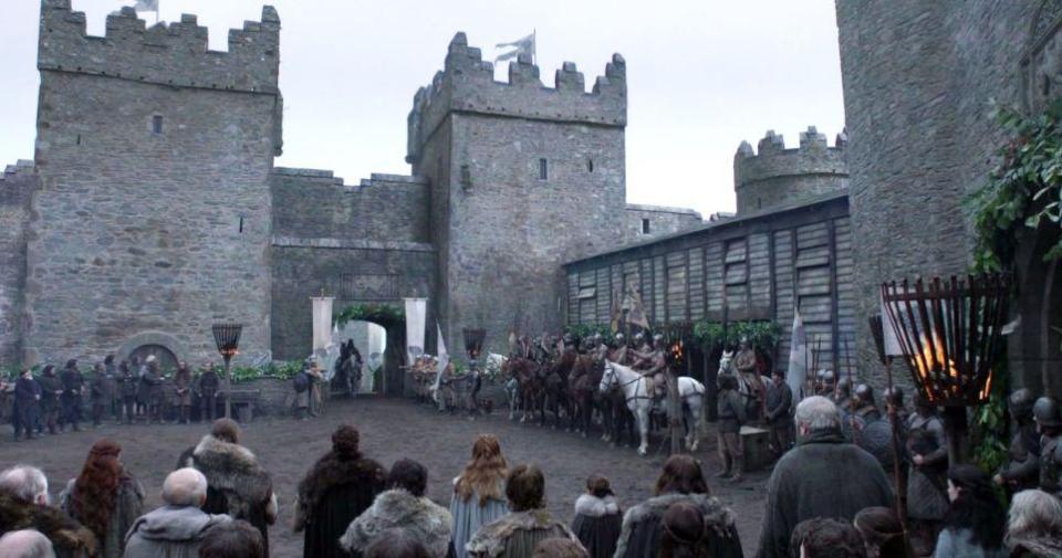  Winterfell looks pretty imposing in the show