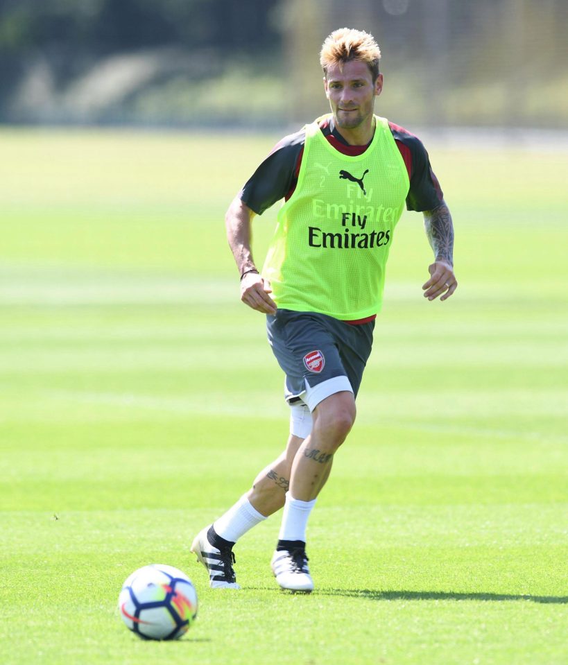  Mathieu Debuchy looks set for finally leave Arsenal after three seasons