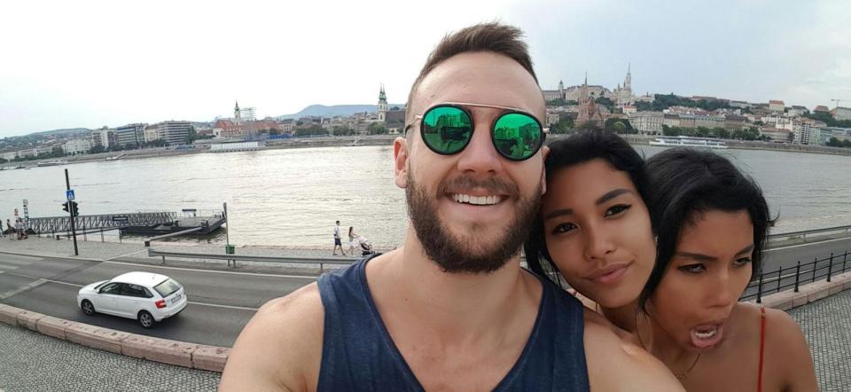  Sadly, the couple's holiday selfie didn't quite go to plan