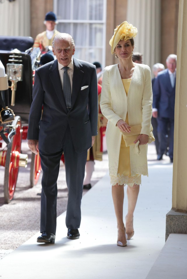 Glamorous Queen Letizia was dressed in an elegant long lemon jacket and yellow dress