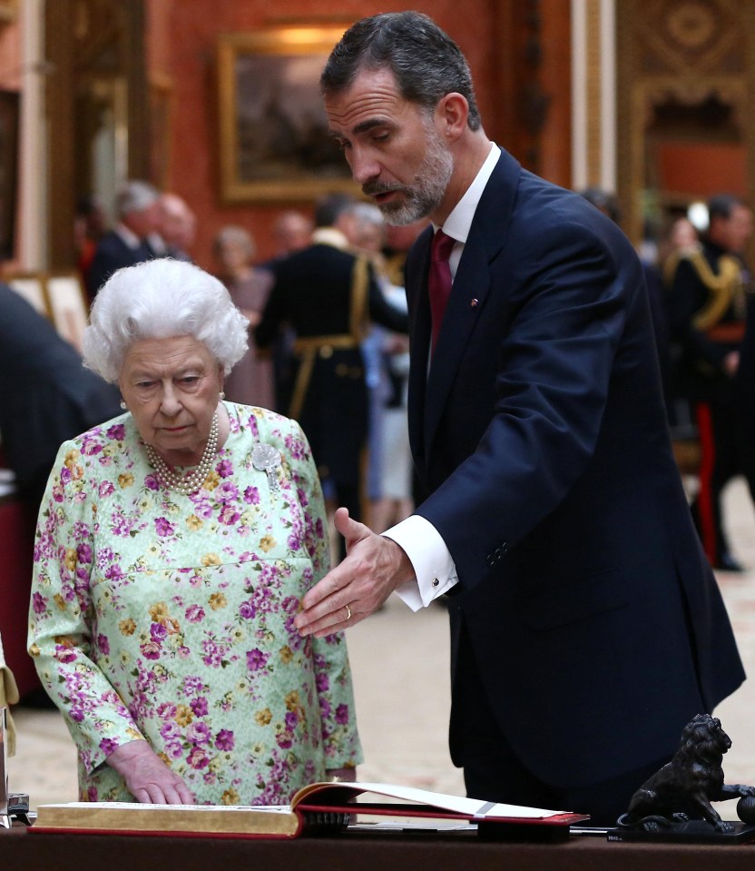 During his visit King Felipe VI has become what is known as a ‘Stranger Knight’ or ‘Extra Knight Companion’ of the prestigious Order of the Garter