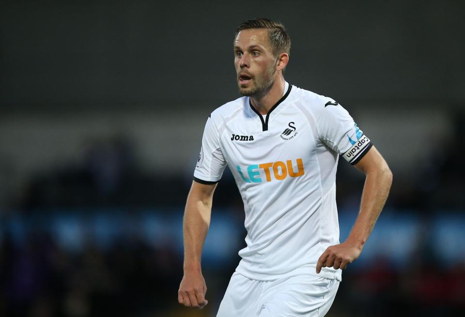  Everton are trying to sign Swansea star Gylfi Sigurdsson