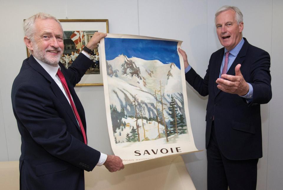  Mr Barnier gave Mr Corbyn a poster with a mountain on it in exchange for his gift