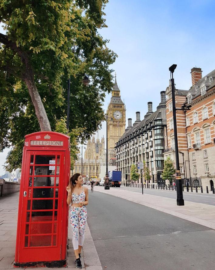  Amelia in her native London, with the Houses of Parliament behind