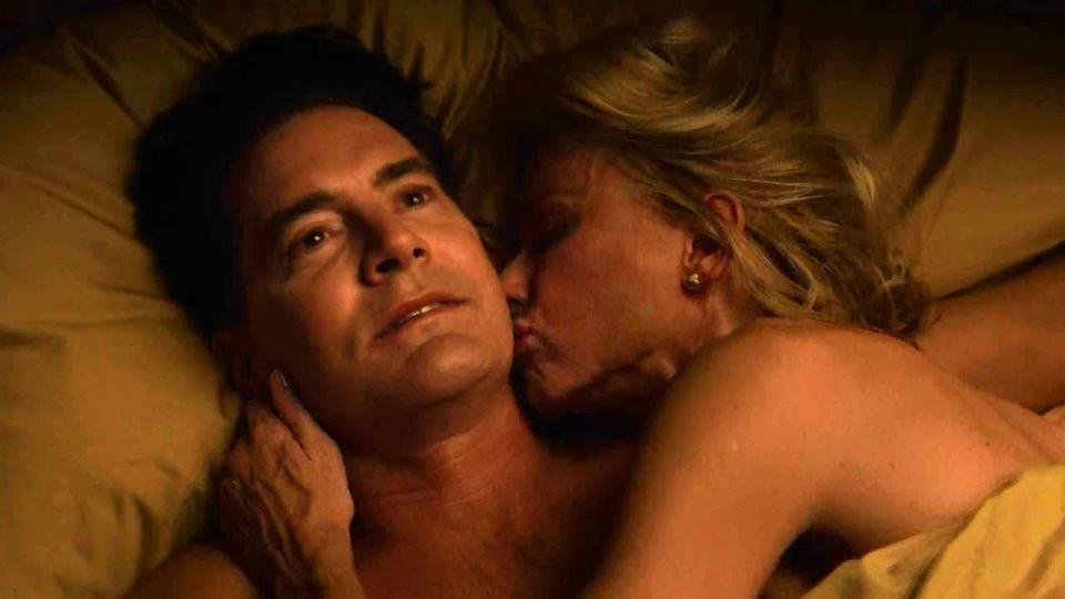  The 48-year-old actress' character gets cosy with on-screen husband FBI agent Dale Cooper