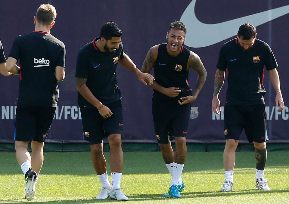  Neymar jokes in Barcelona training during their pre-season tour