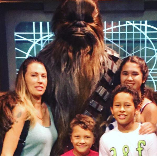  Melissa Meeks defiantly took her kids to Disneyland on Sunday while her estranged husband continues his romance with Chloe Green