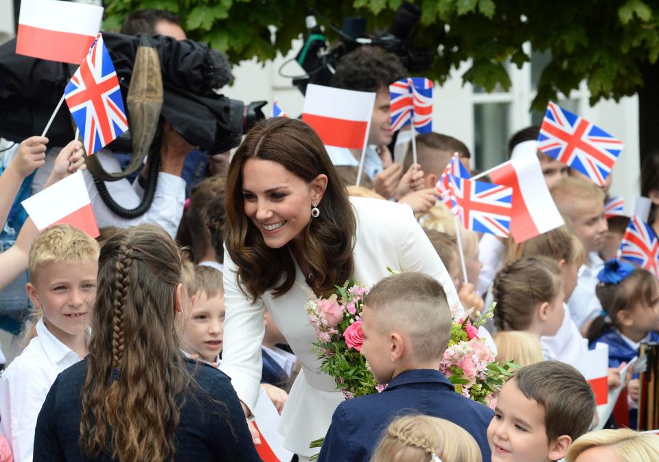  Youngsters welcome the Duchess of Cambridge to Poland in front of the Presidential Palace in Warsaw