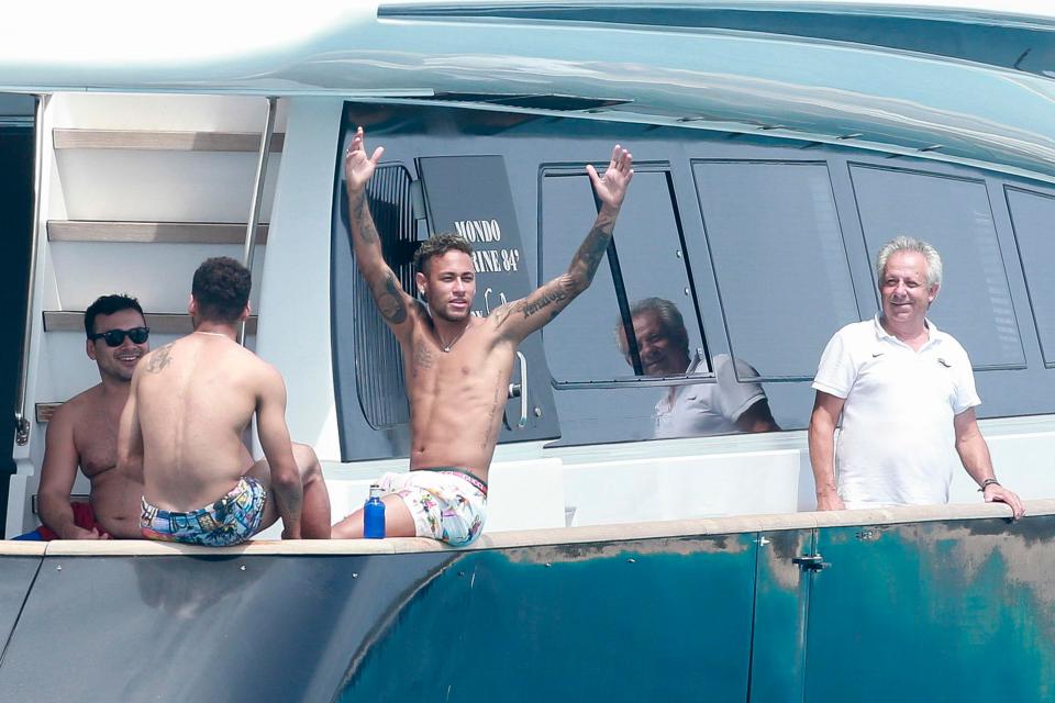  There are conflicting reports about Neymar's entourage want for him