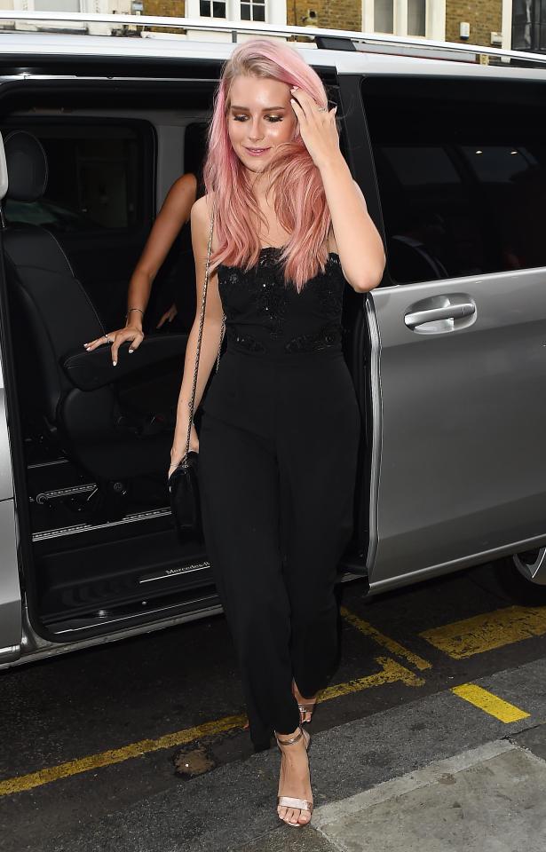  Lottie Moss, 19, shows off her pixie pink hairdo