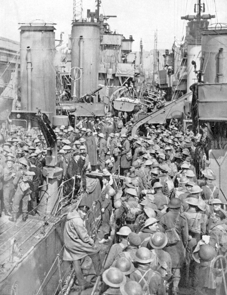  British troops are packed onto a destroyer as it arrives at a British port following Operation Dynamo