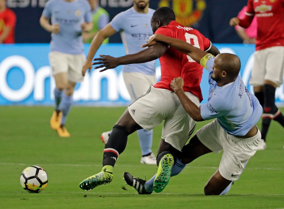  Vincent Kompany goes in full blooded on Romelu Lukaku