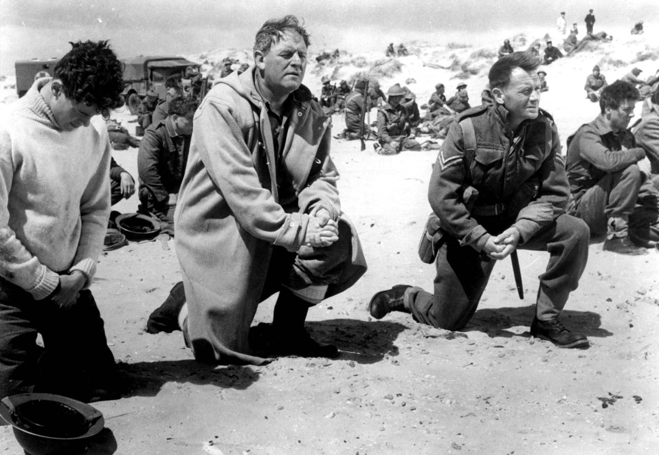 Actor Sean films a scene alongside John Mills and Richard Attenborough