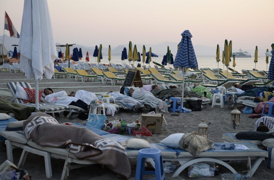  Many tourists spent the night on sun loungers at the beach