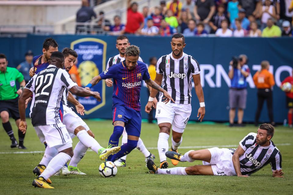  Neymar shrugged off the transfer talk to score twice in a pre-season friendly against Juventus on Saturday night