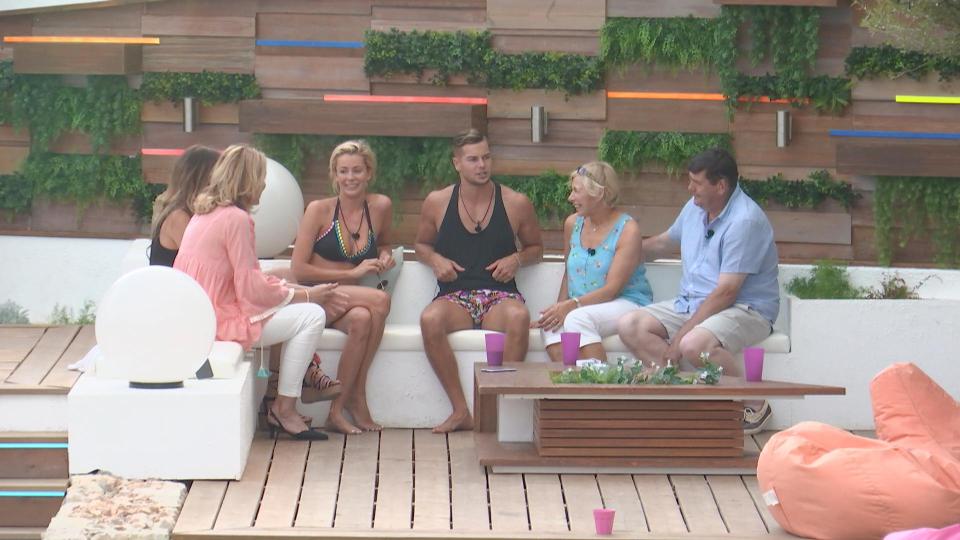  Chris and Olivia's families meet for the first time