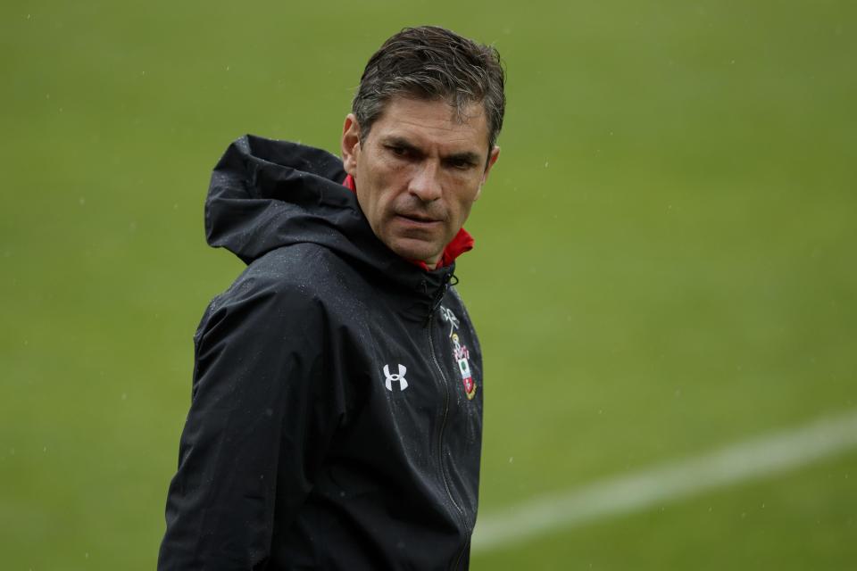  Mauricio Pellegrino has opted against bringing the Dutchman to France