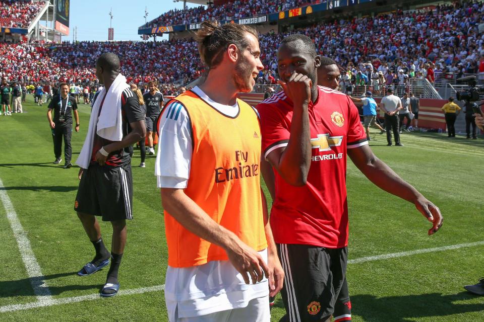  Bale had a chat with Romelu Lukaku during the game