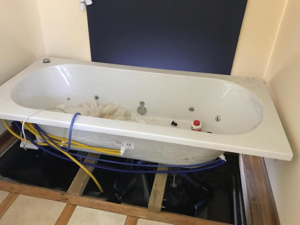  Some people claimed the bathroom was unfinished and the bath unconnected