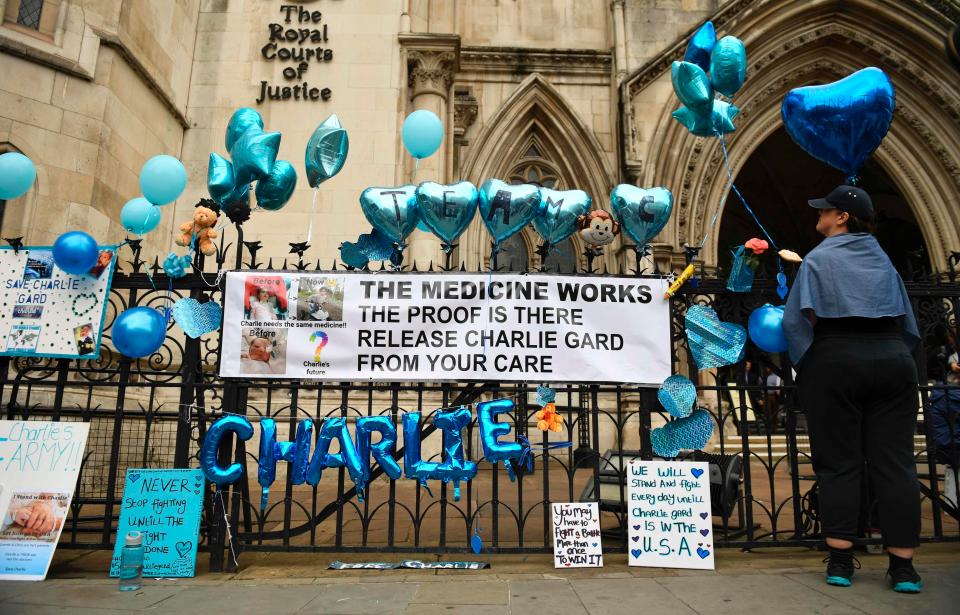  Supporters had covered the gates in front of the court with blue balloons