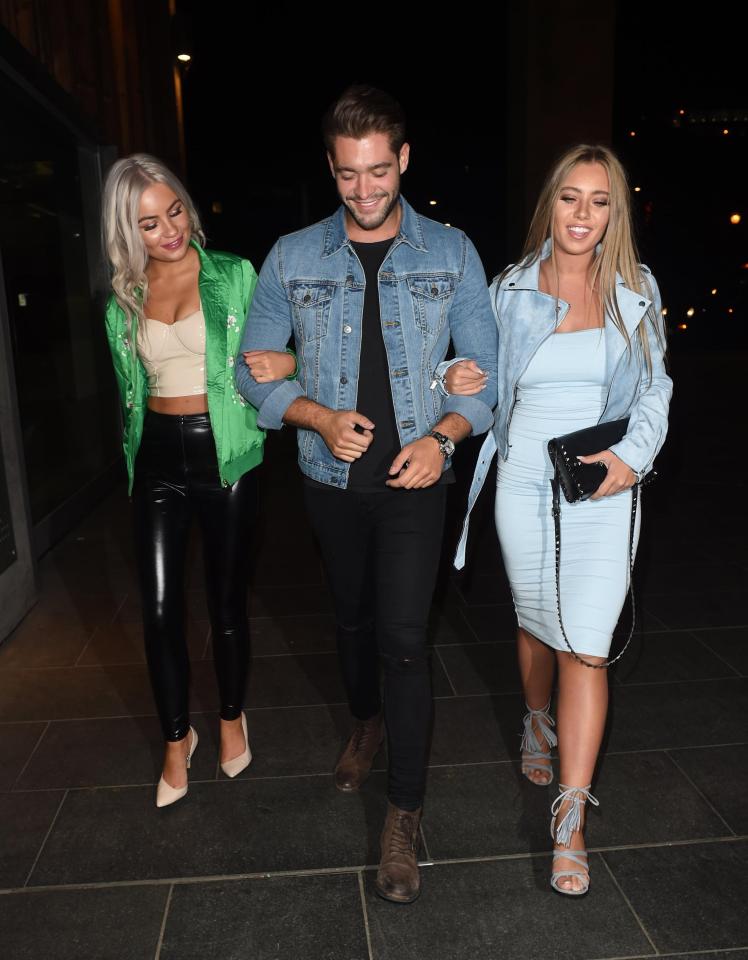  The pair were pictured with fellow Love Island contestant Tyne-Lexy Clarson