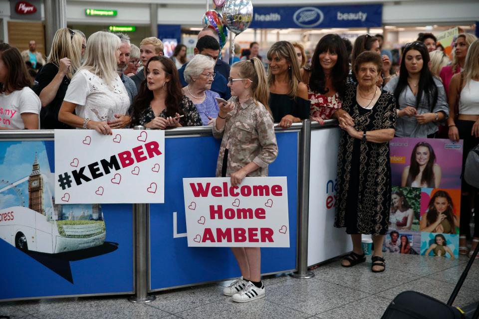  Like Gabby and Marcel's families, Kem and Amber's loved ones also brought posters